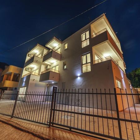 Harasta Lux Apartment Бар Екстериор снимка